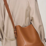 Oversized læder crossbody-taske